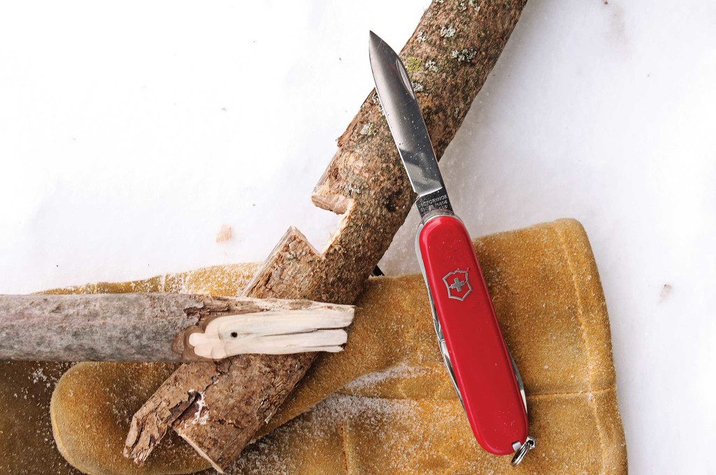 5-surprising-uses-for-the-swiss-army-knife-dovetail-notch-sawing-002