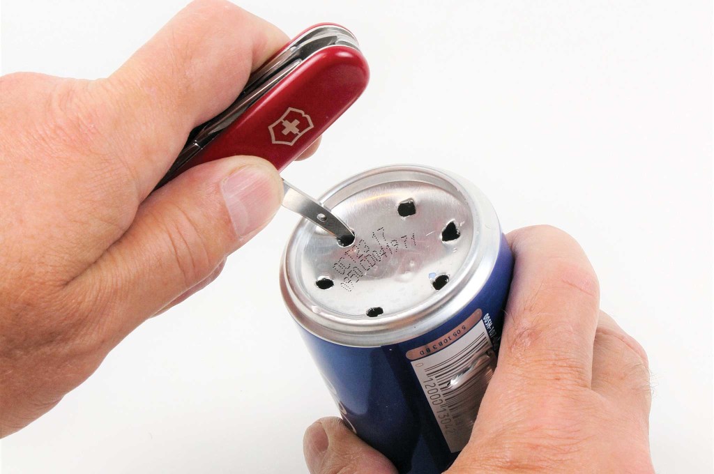 -5-surprising-uses-for-the-swiss-army-knife-soda-can-stove-001
