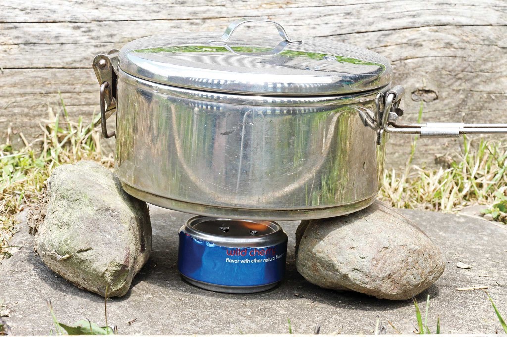 -5-surprising-uses-for-the-swiss-army-knife-soda-can-stove-005