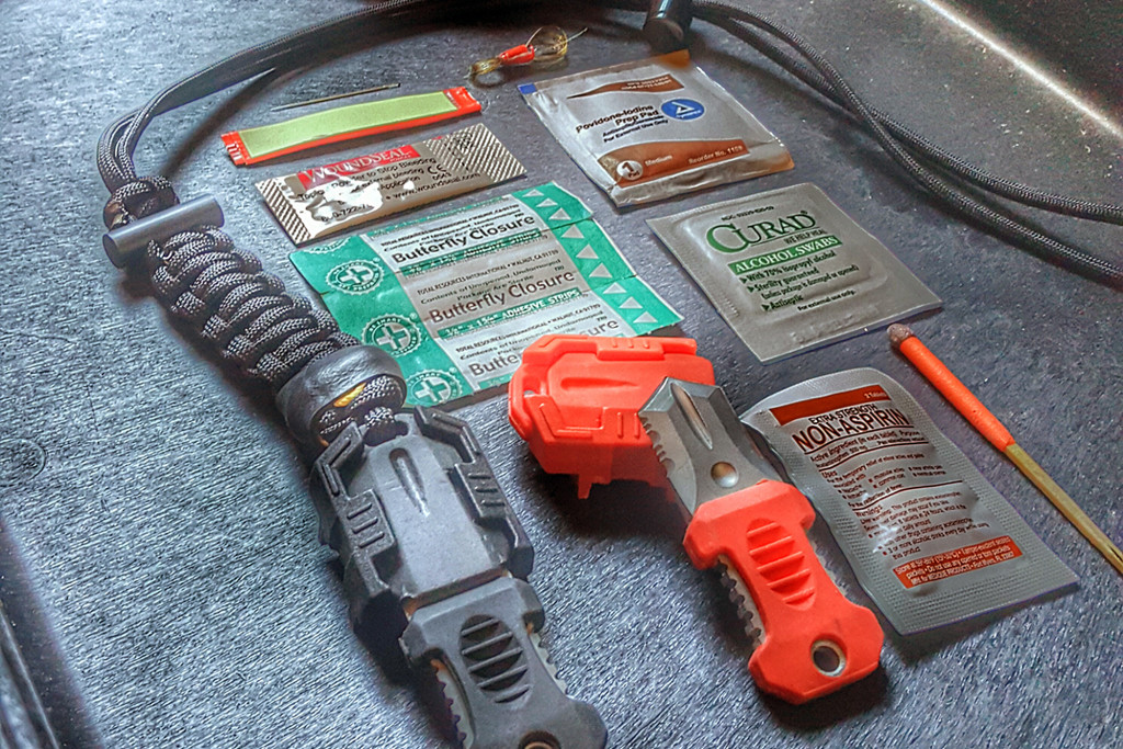 Superesse straps survival lanyard