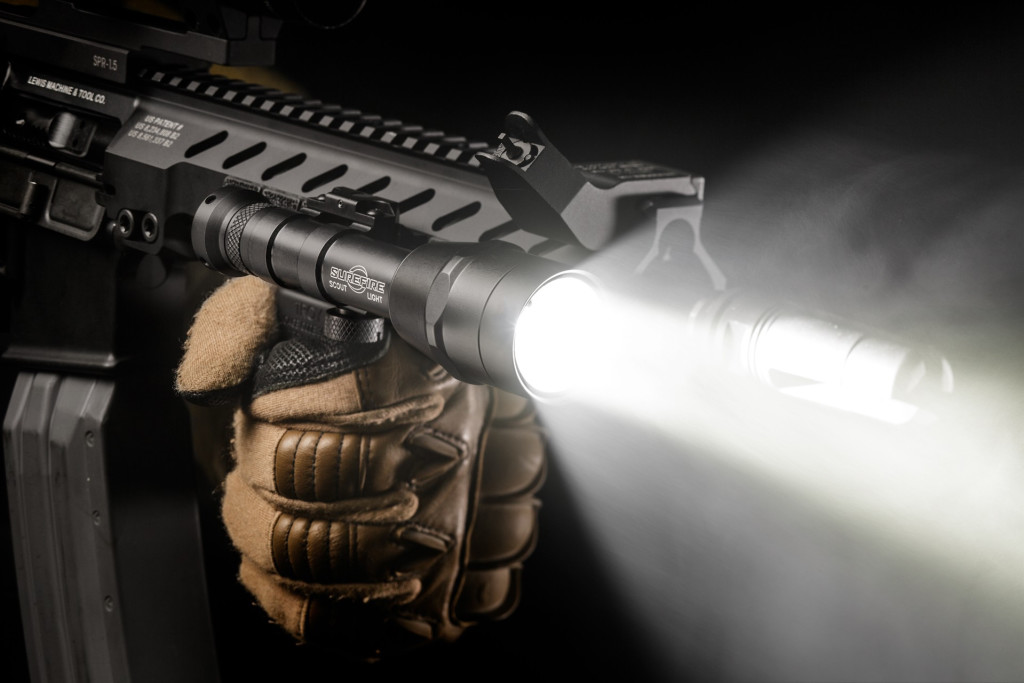 Surefire auto-adjusting Intellibeam flashlight 1