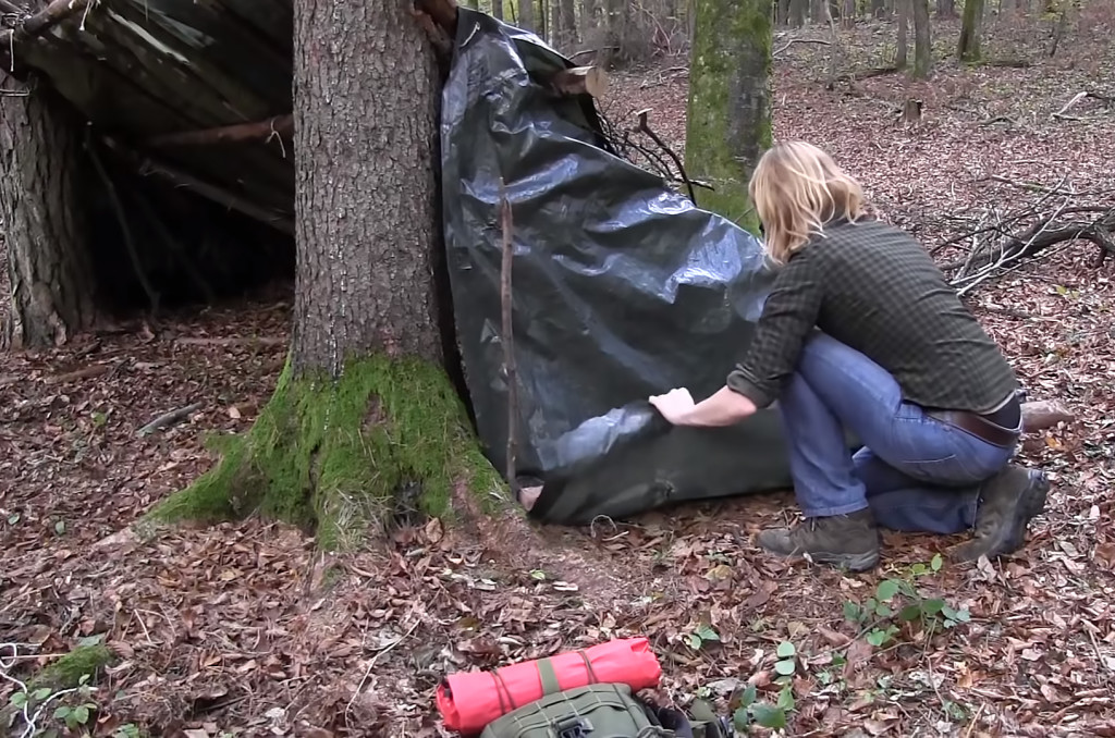 Survival Lilly lean to shelter woods 2
