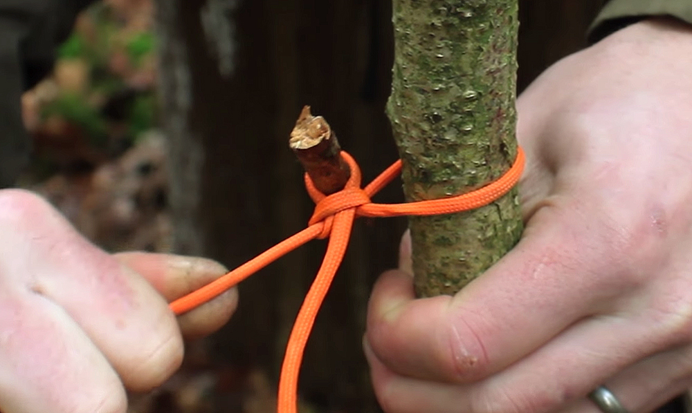 MCQbushcraft paracord knot shelter tarp cordage 3