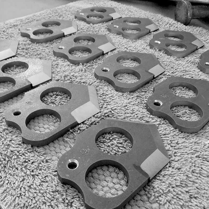 Devil Dog Designs D3 Angry Frog neck knife blade dagger 6v2