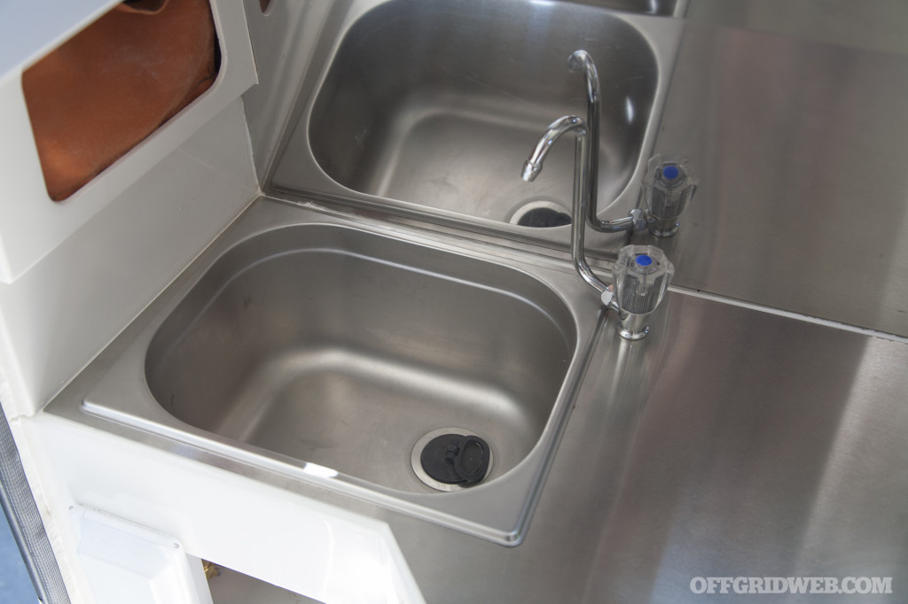 Earthcruiser GZL truck camper RV vehicle 28