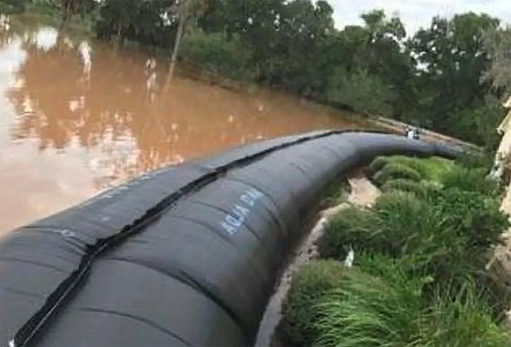 Aqua Dam flood water storm hurricane protection preparation 6