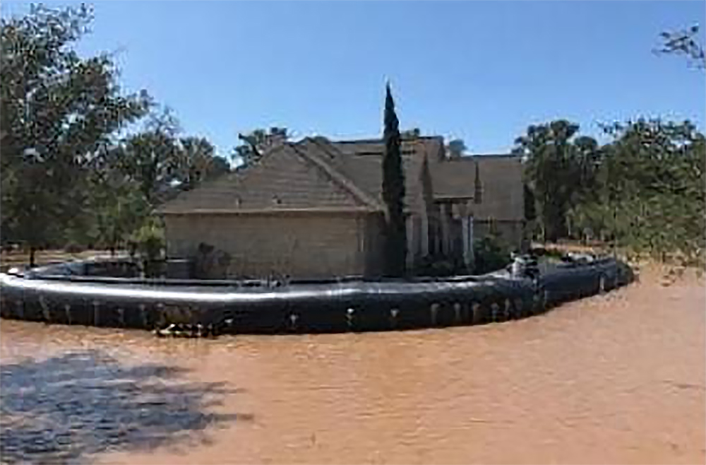 Aqua Dam flood water storm hurricane protection preparation 8