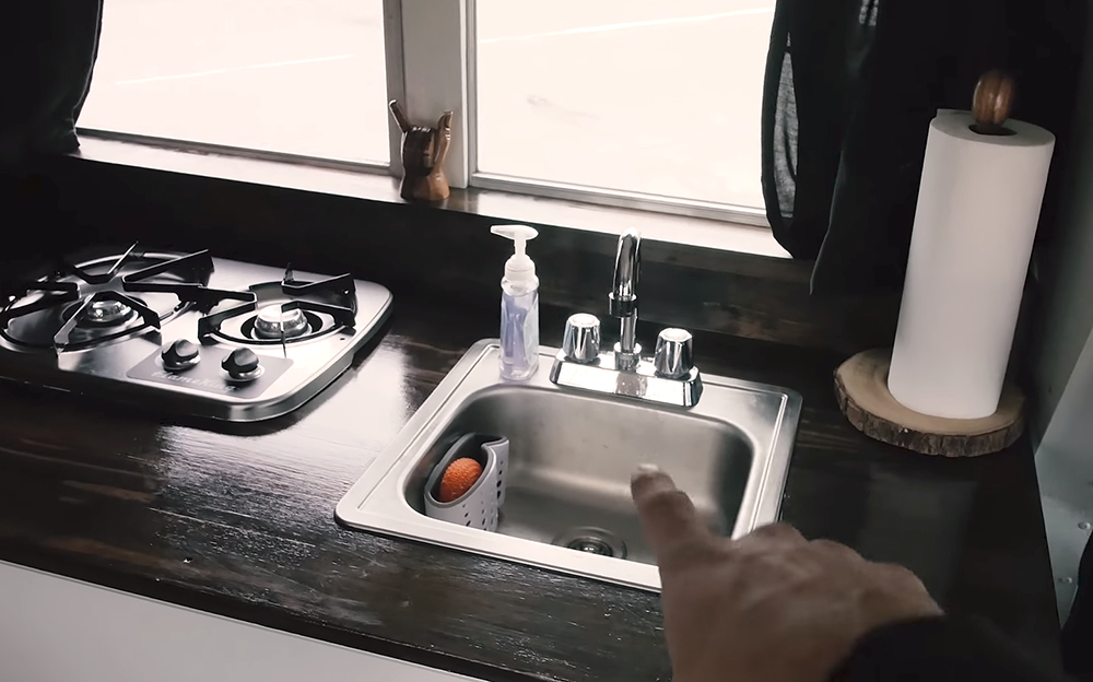 School bus DIY RV tiny house vehicle shelter snow 4