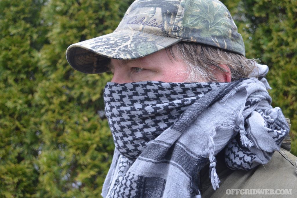 how to tie a shemagh like a bandana