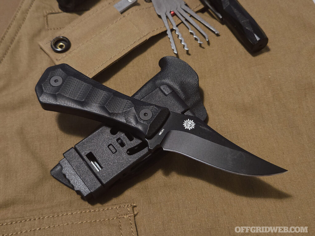 auxiliary manufacturing pocket bowie with edc gear