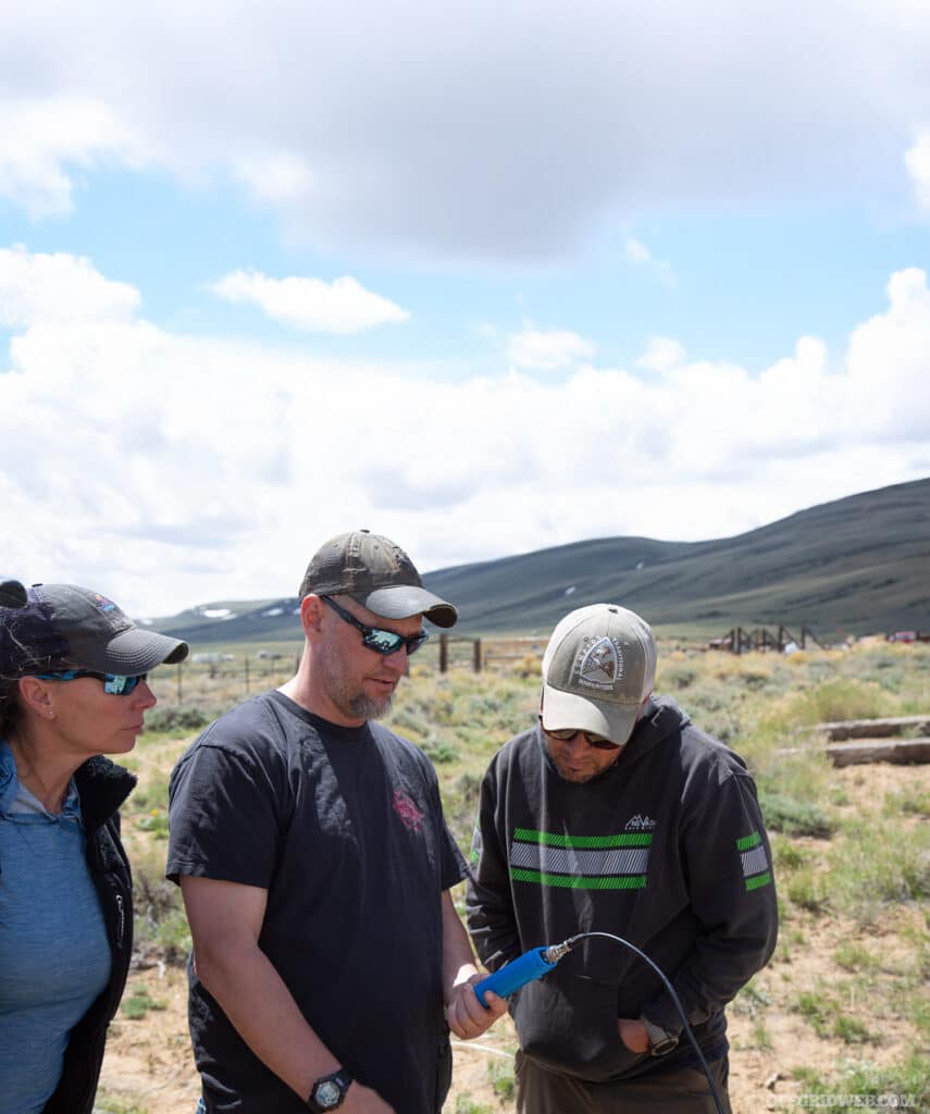 people with a HF radio analyzer tool