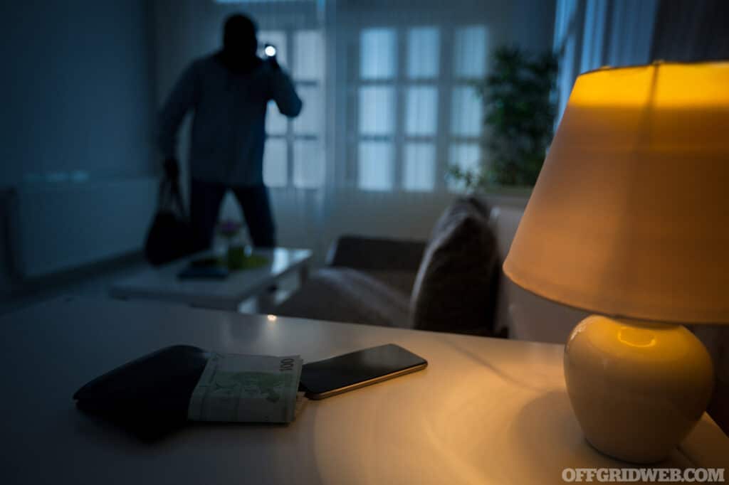 intrusion of a burglar in a house inhabited