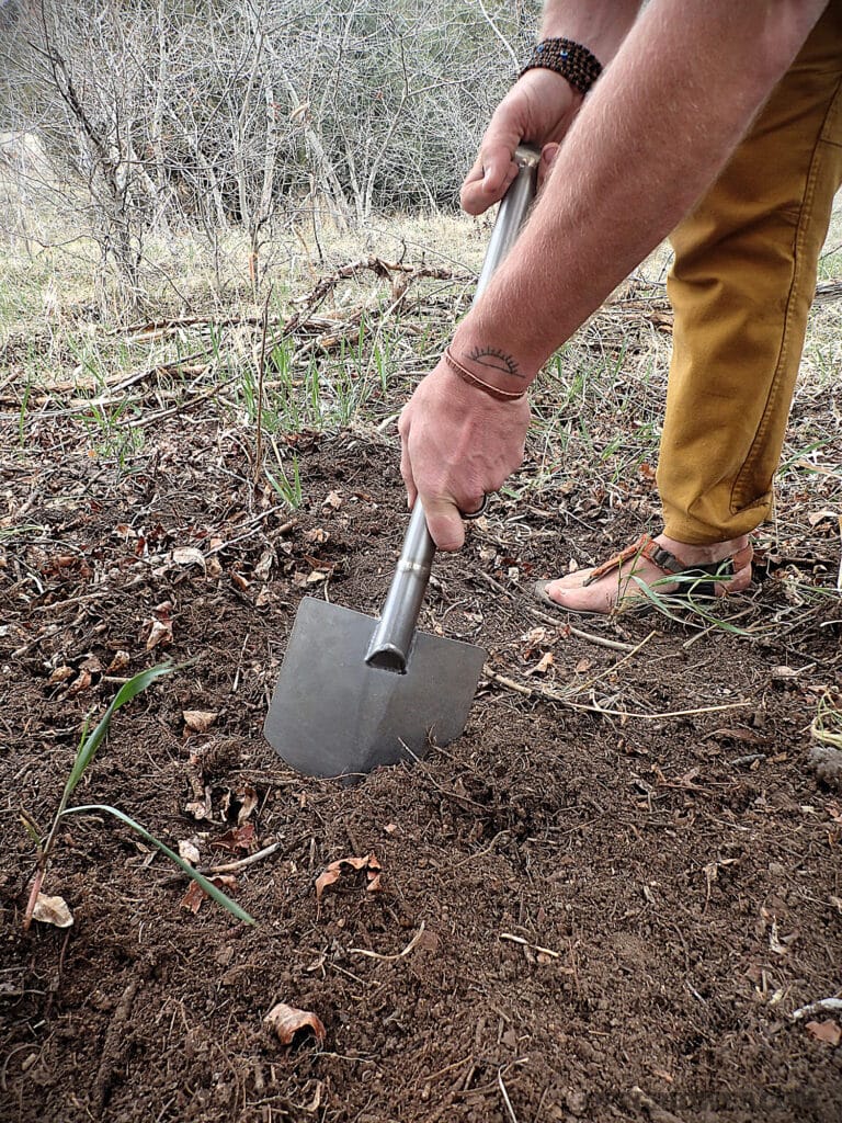BEW entrenching tool